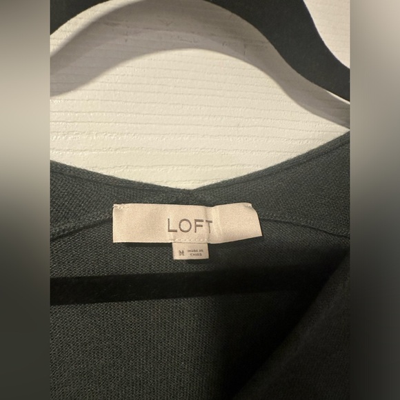 Loft Women's Forest Green V-Neck Sweater Size Medium - Picture 3 of 6